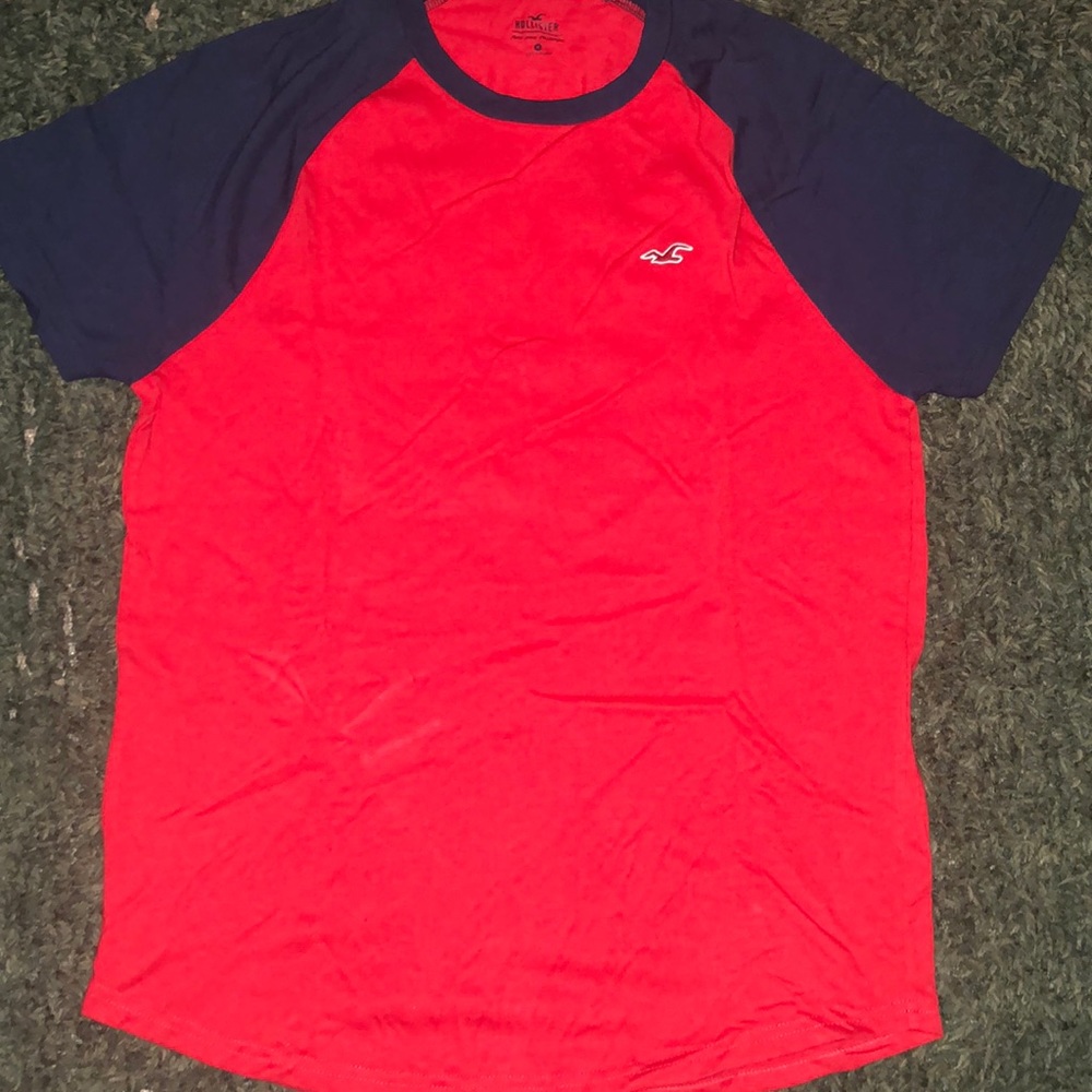 Hollister t shirt in size medium